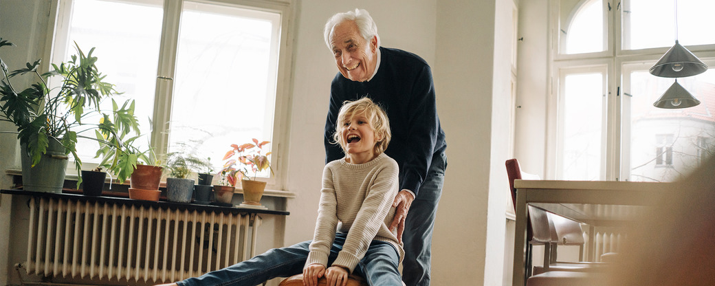 Grand-père et petits-enfants